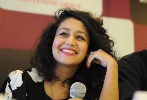 नेहा कक्कर मेलबर्न कॉन्सर्टमध्ये रडताना दिसत आहे